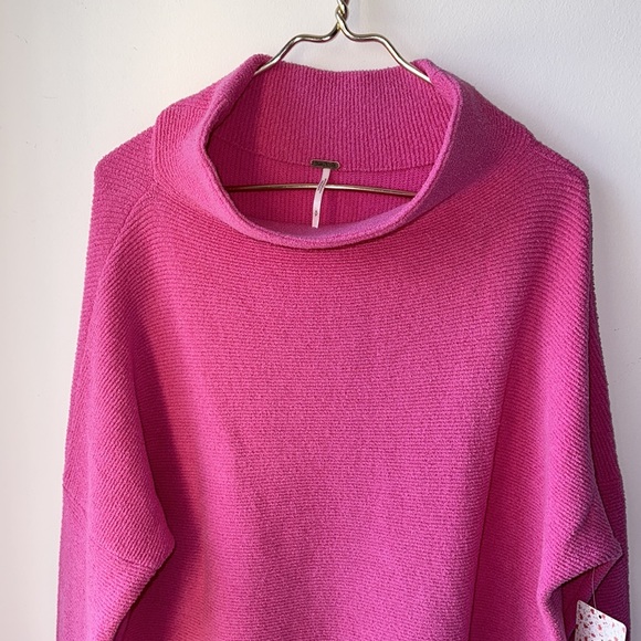 Free People Tops - 🌸free people Pink Oversized Sweatshirt🌸